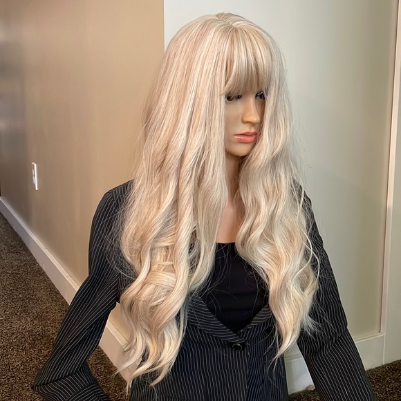white matte wig long butter blonde beach waves wig bangs middle part 24” NWT - Picture 4 of 16